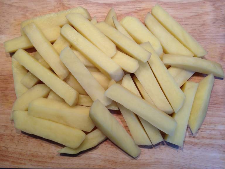 potatoes-cut-into-chips